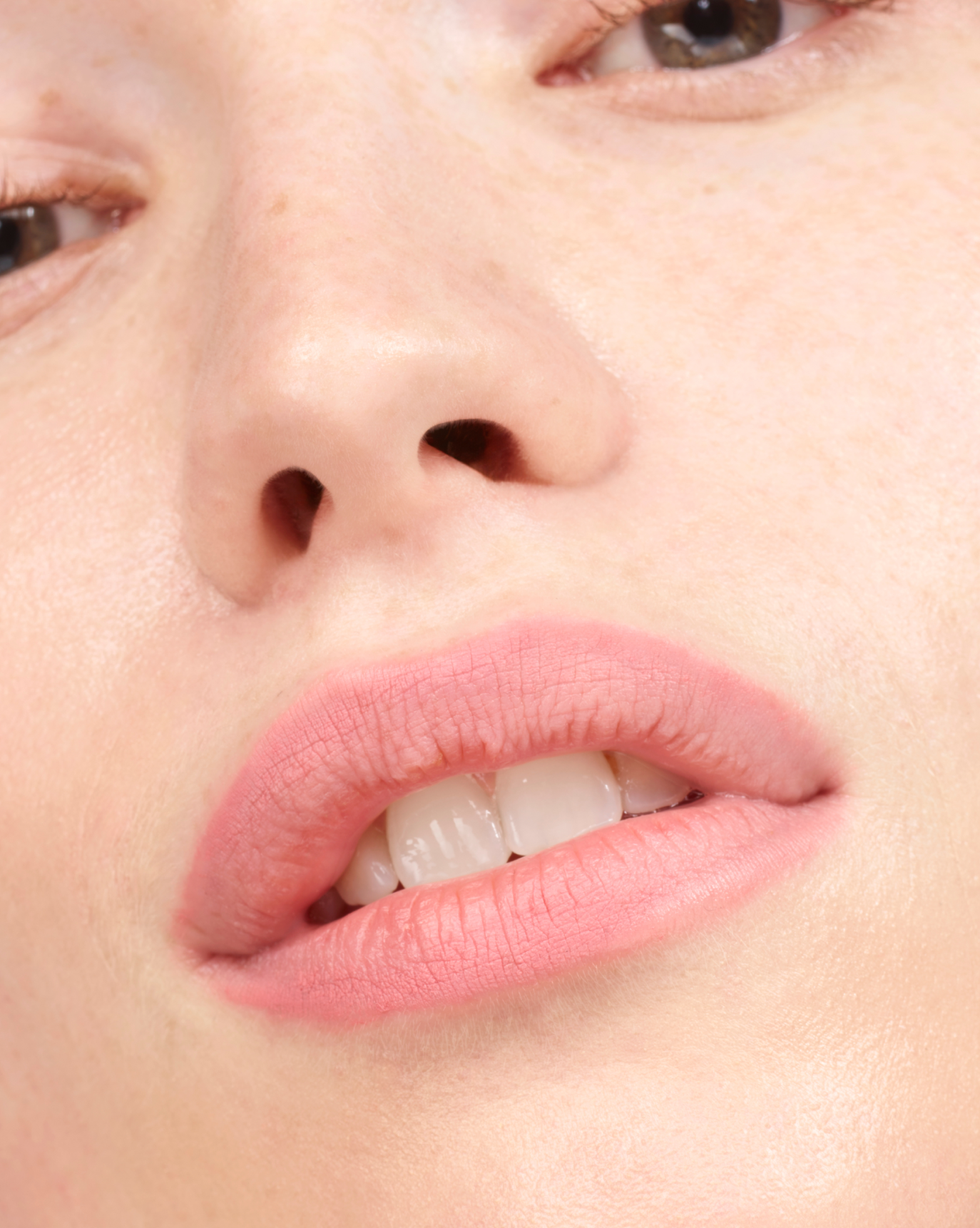 SRC_698AE411086B7AE2 Lip Line
